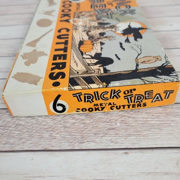 Vintage Halloween Trick or Treat Cookie Cutters Metal 6 - Picture 2 of 6